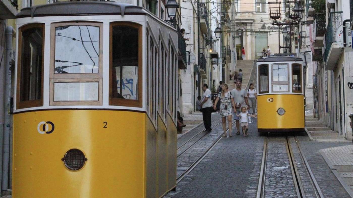 Al menos tres muertos tras descarrilar un funicular en Lisboa
