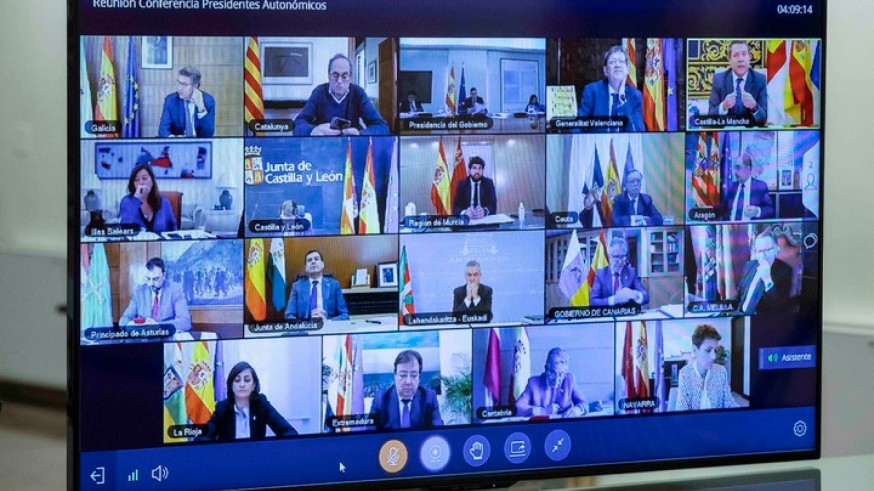 Imagen de una de las múltiples reuniones que ha mantenido por videoconferencia el presidente de la Comunidad Autónoma, Fernando López Miras