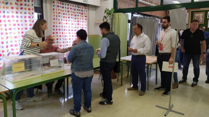 Abren las 1.716 mesas electorales sin incidentes en la Región de Murcia