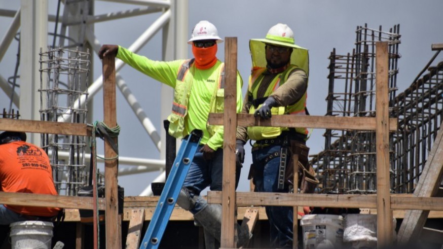 Según CCOO, la construcción resulta poco atractiva por las condiciones poco favorables de los trabajadores