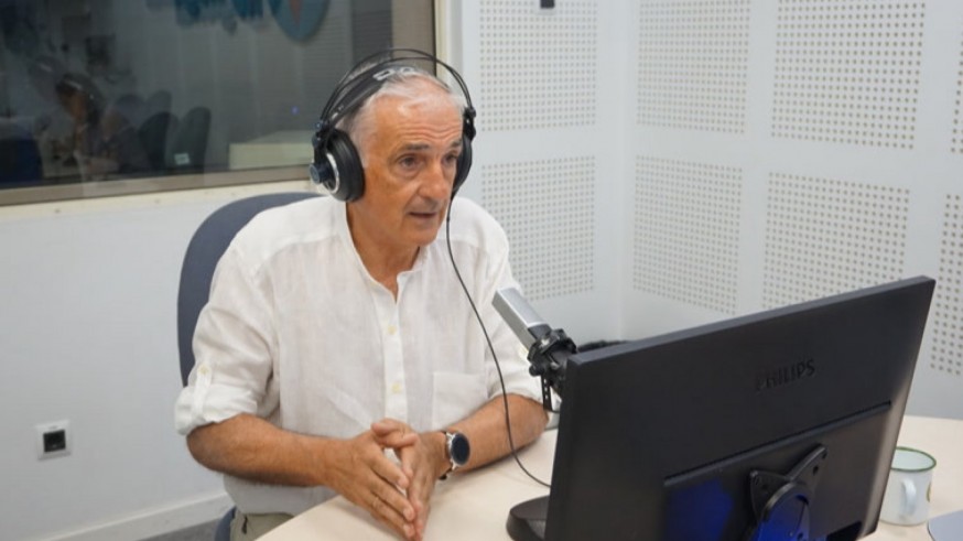 Joaquín Azparren dirige y presenta el informativo matinal