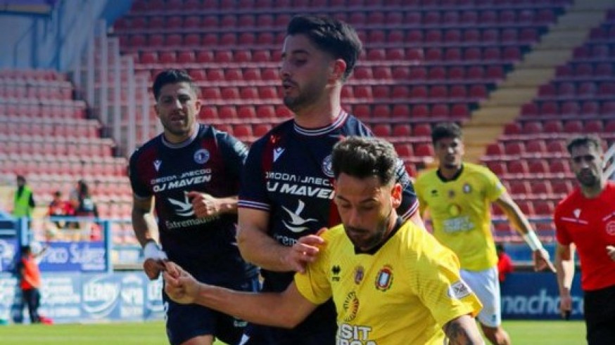 El Extremadura tumba al Lorca Deportiva (3-0)
