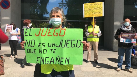 Medio centenar de personas se ha concentrado en Murcia este sábado para pedir una sanidad pública de calidad