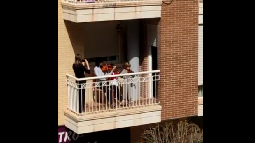 Concierto en un balcón de Caravaca