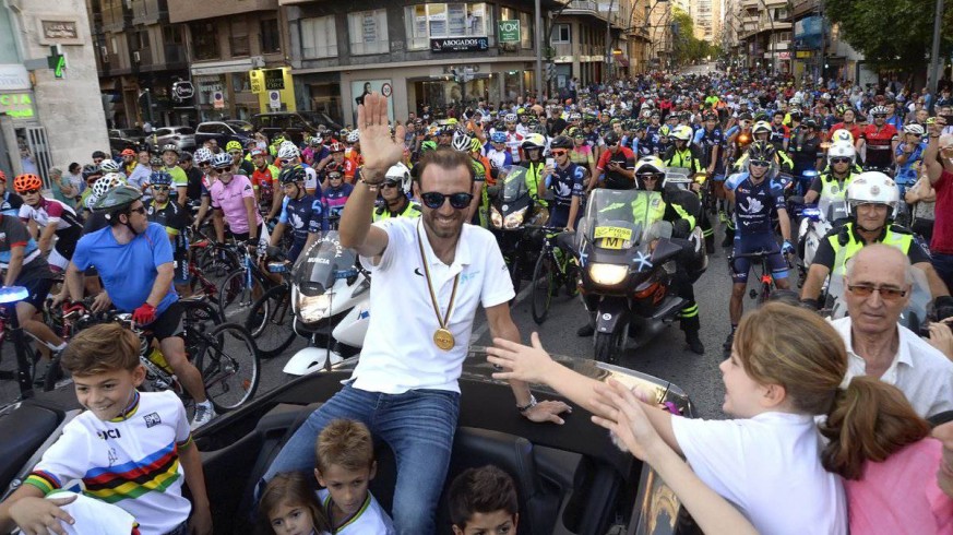 Recibimiento a Valverde tras ganar el mundial de ciclismo