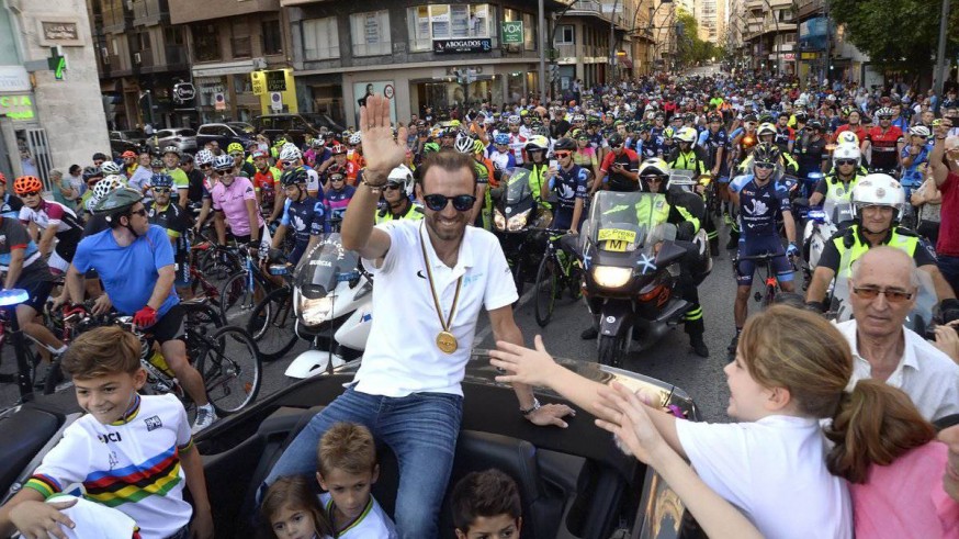 Recibimiento a Valverde tras ganar el mundial de ciclismo