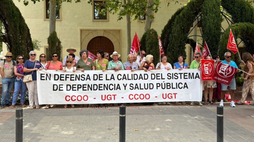 Los sindicatos denuncian la "inadmisible" espera de la dependencia en la Región