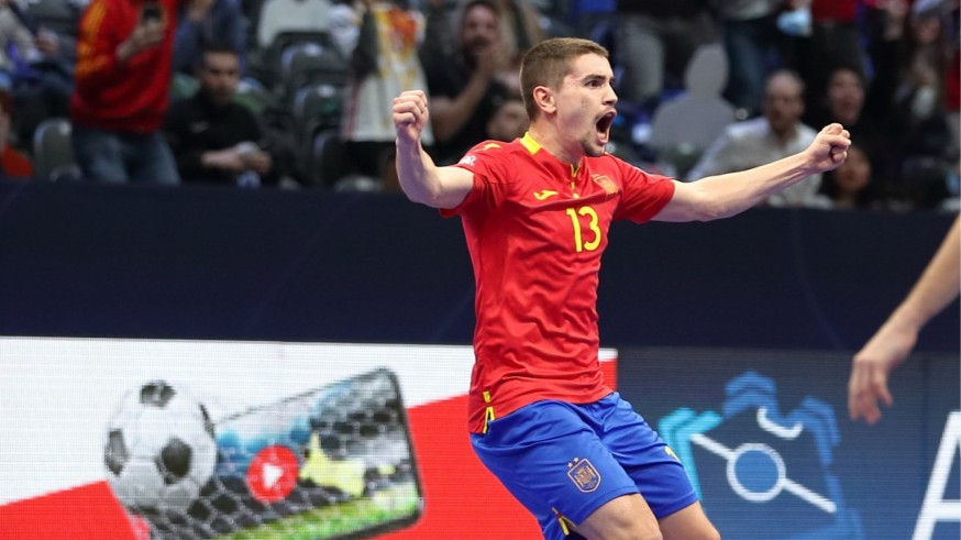 El murciano Mellado empuja a España con dos goles a las semifinales del Europeo (5-1)