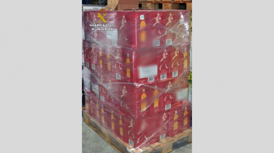 La Guardia Civil recupera 14.000 botellas de whisky y un camión robado en Cieza