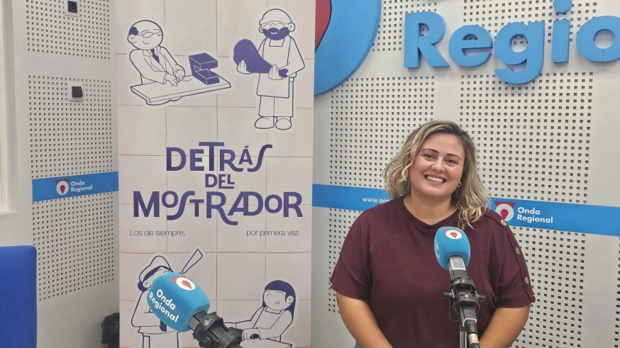 Detrás del mostrador. Con la Cámara de Comercio de Murcia. Centro Longevity Pestañearte