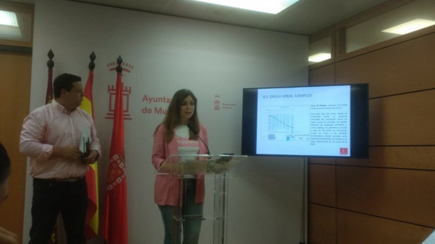 Rebeca Pérez explicando cómo funcionan las 'Ondas Verdes'