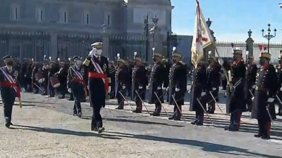 El Rey Felipe VI pasa revista a las tropas