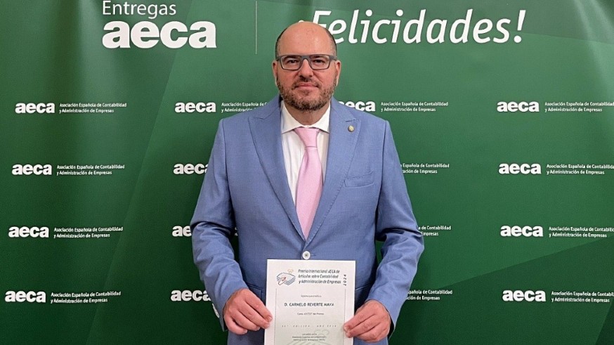 Carmelo Reverte, catedrático de la UPCT, galardonado en el Premio Internacional AECA por su artículo sobre inteligencia artificial e información ASG