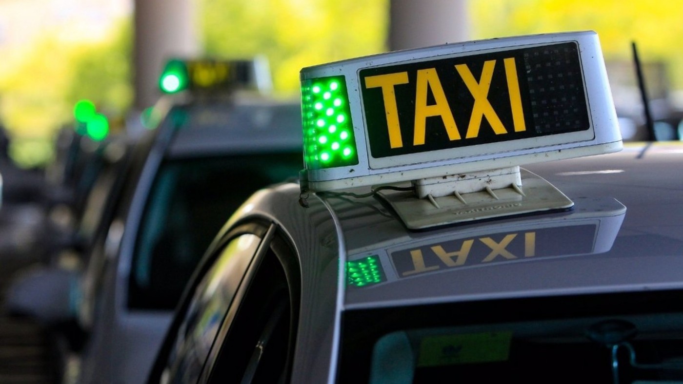 Los taxistas protestan en Madrid contra la subida de los seguros, que alcanzan los 5000 euros