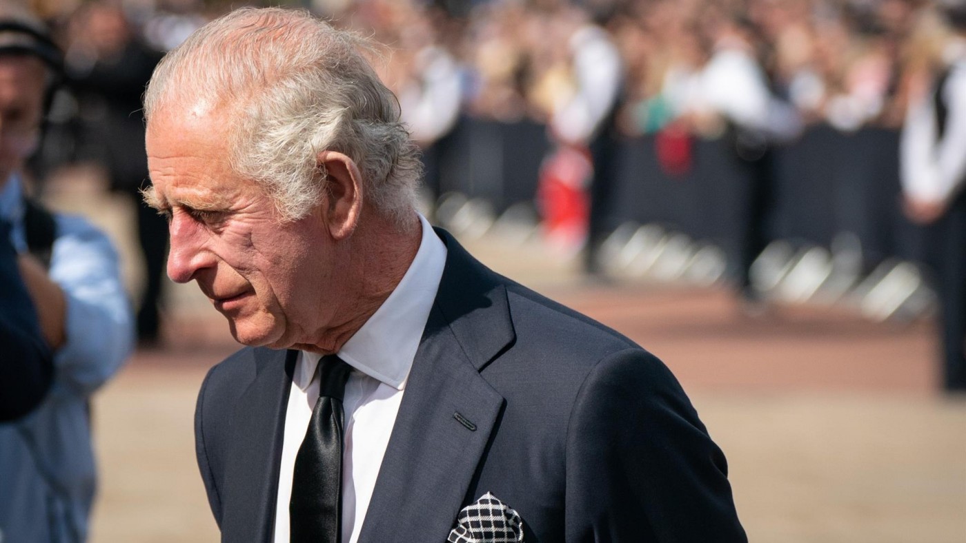 Carlos III renueva el compromiso vitalicio de su madre con la monarquía en un mensaje de "dolor" y "gratitud"