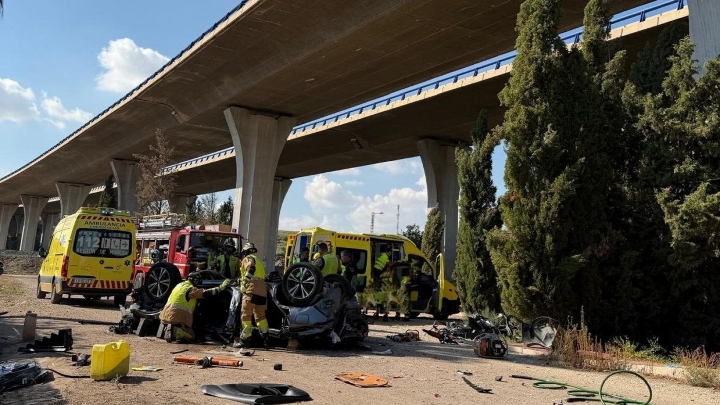 Muere al caer un coche golpeado por otro desde el viaducto de la A-7 sobre el río Segura en la pedanía murciana de Javalí Nuevo