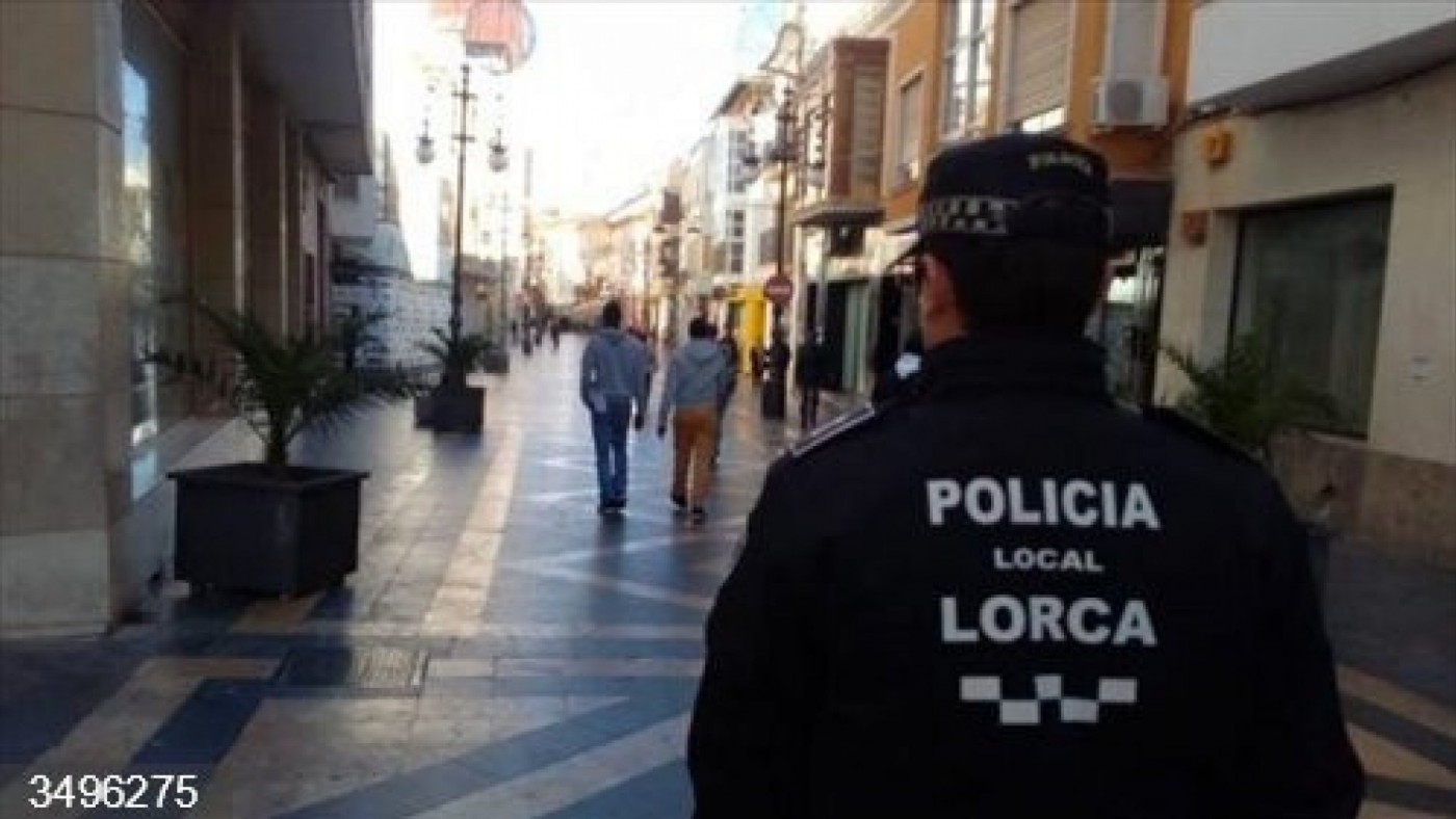 La policía local de Lorca cerró dos bares el día 24 por sobrepasar el aforo permitido y estar la pista de baile abierta