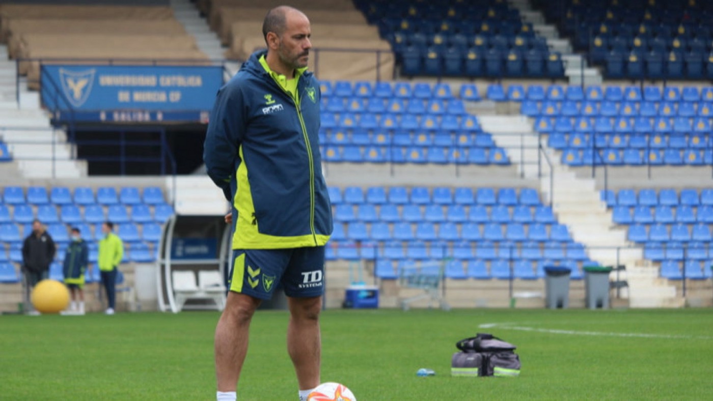 Salva Ballesta: "En Villarreal no deben pesarnos ni las estadísticas ni la clasificación"