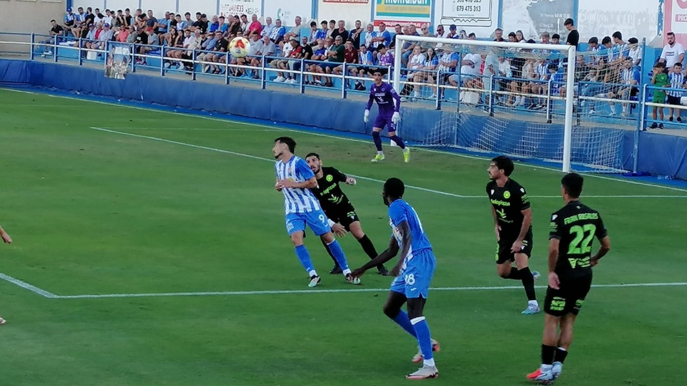 El Águilas sucumbe ante el Extremadura (1-2)