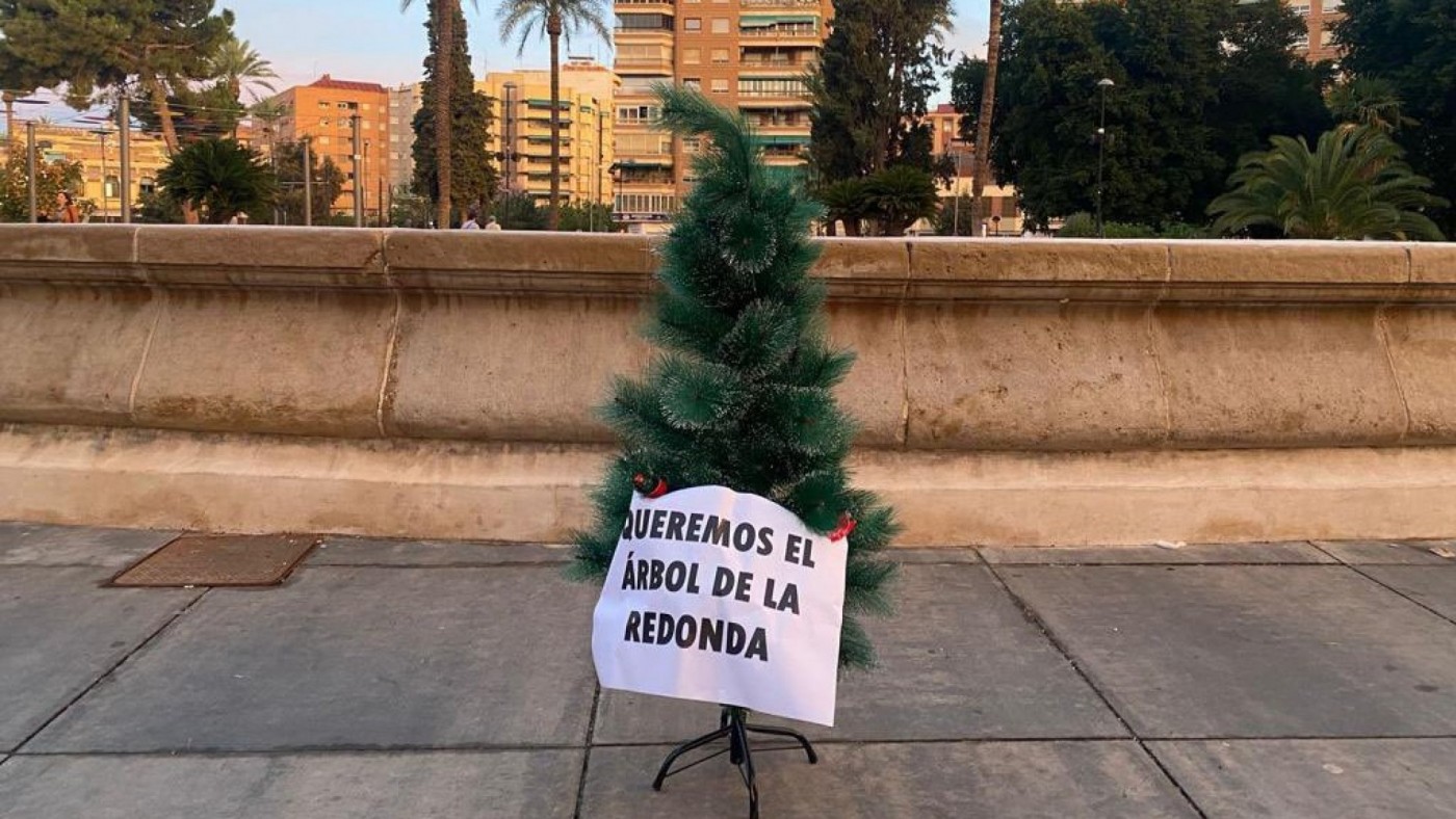 La Plaza Circular de Murcia ya tiene árbol de Navidad