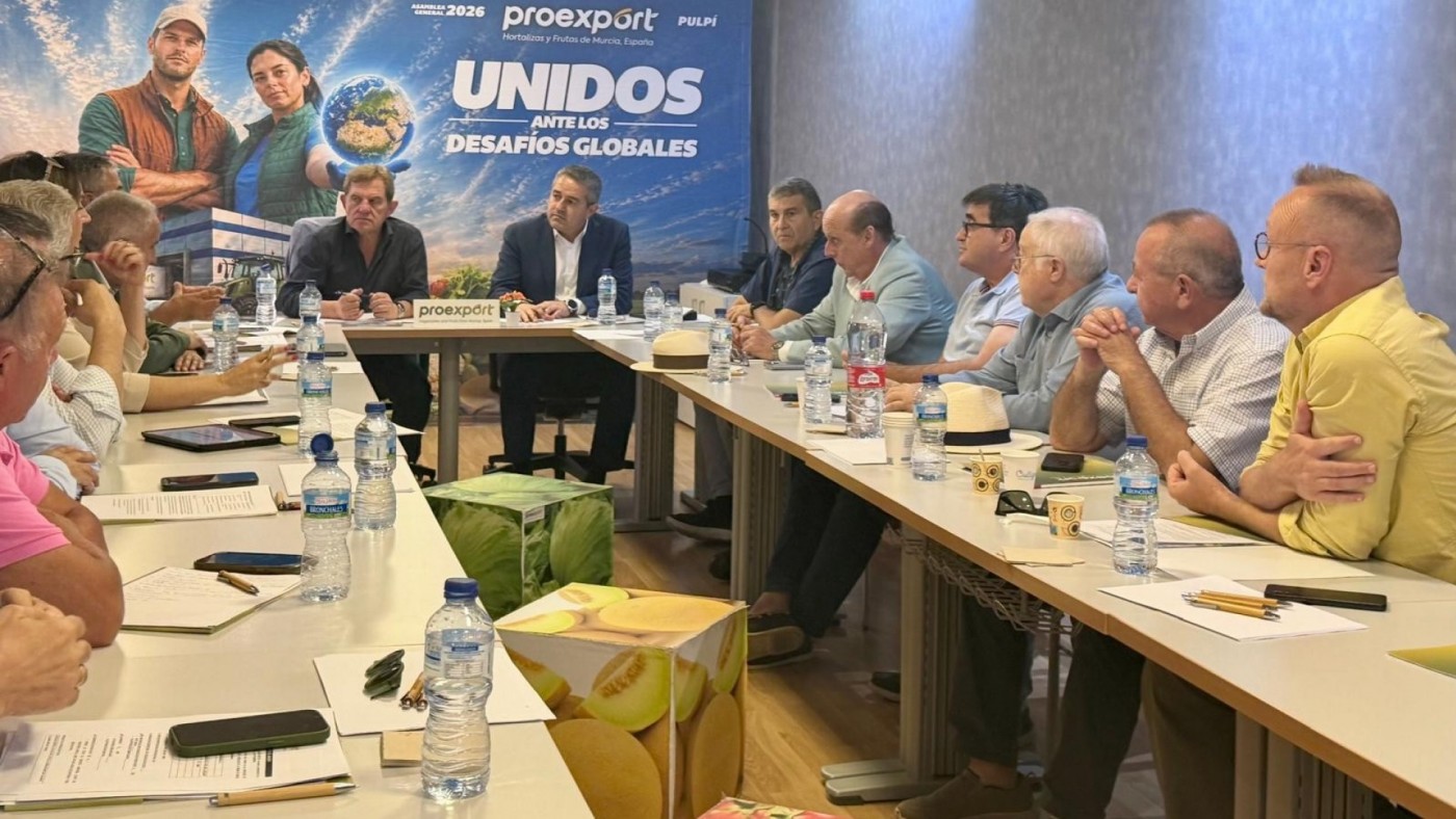 Buendía se reúne con Proexport con el agua y el Mar Menor como prioridades