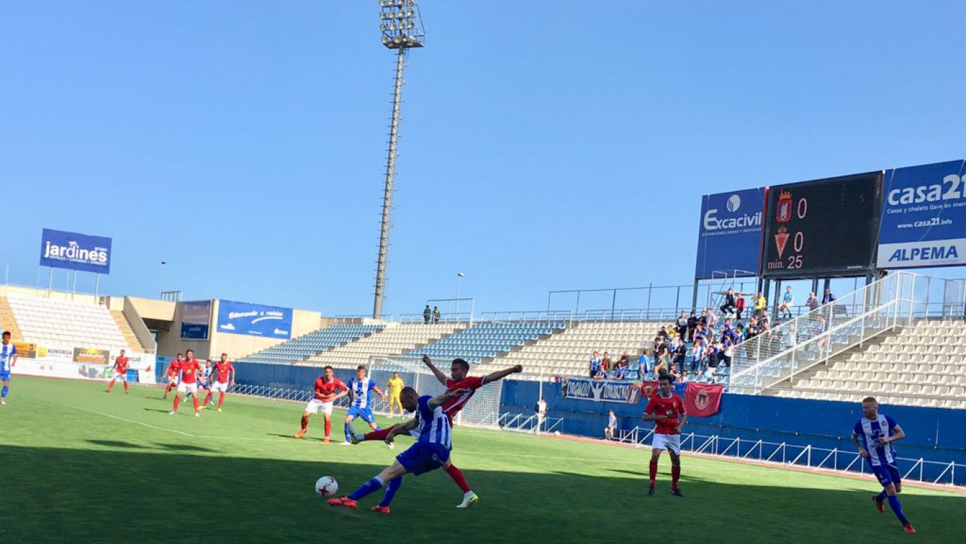 El Real Murcia vence 0-2 al Lorca Deportiva 