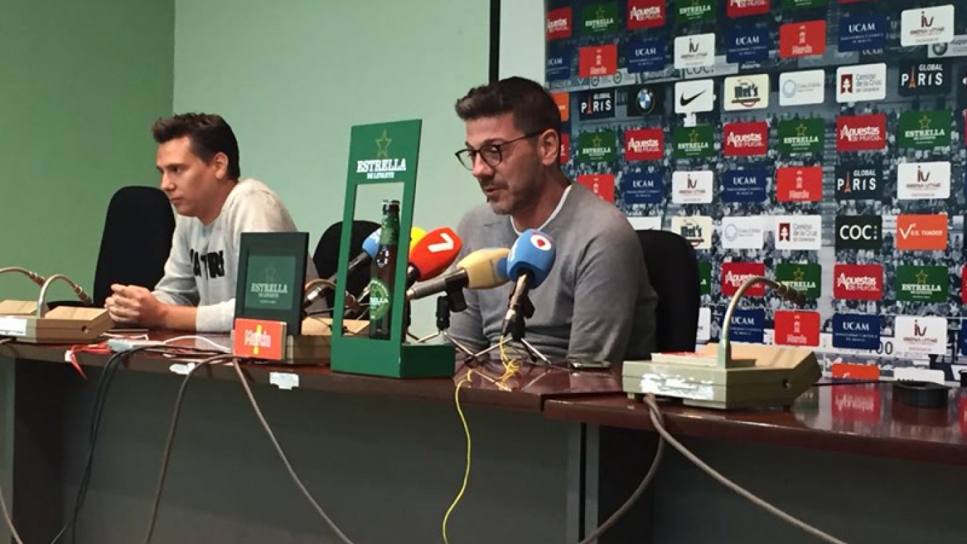 Fotis Katsikaris en rueda de prensa