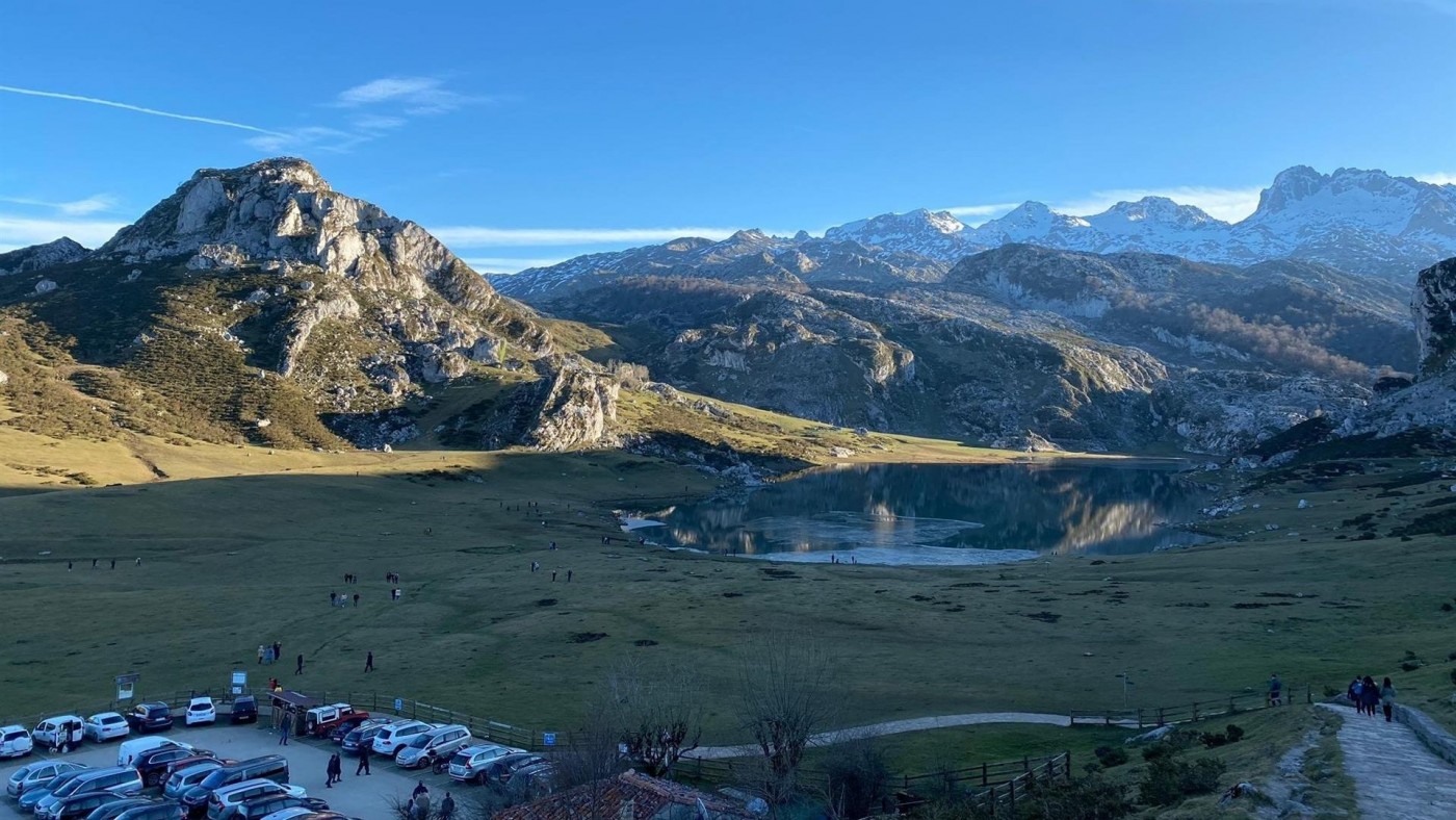 Varios heridos al volcar un autobús con niños en la subida a Lagos de Covadonga