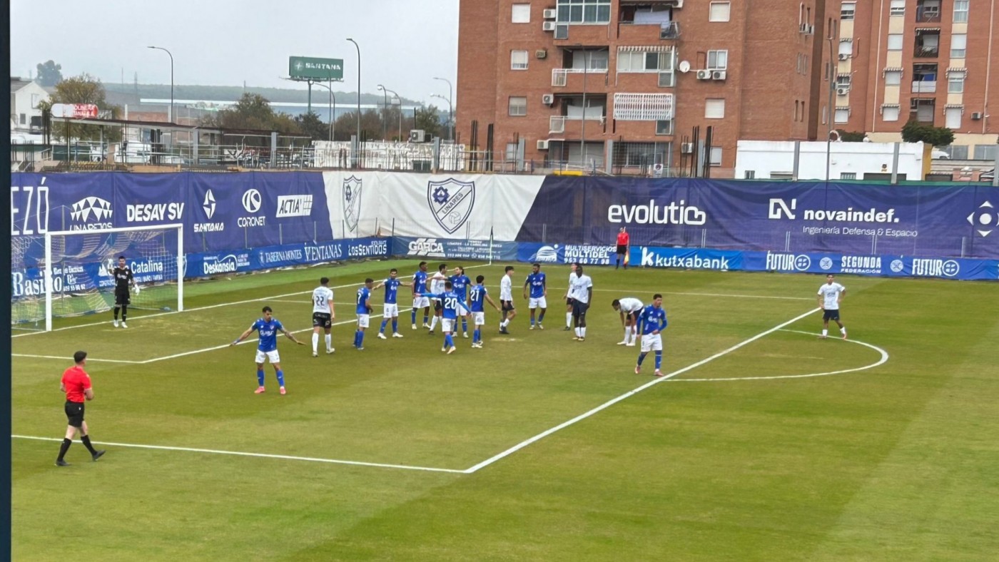 El UCAM se diluye ante el Linares (2-1)