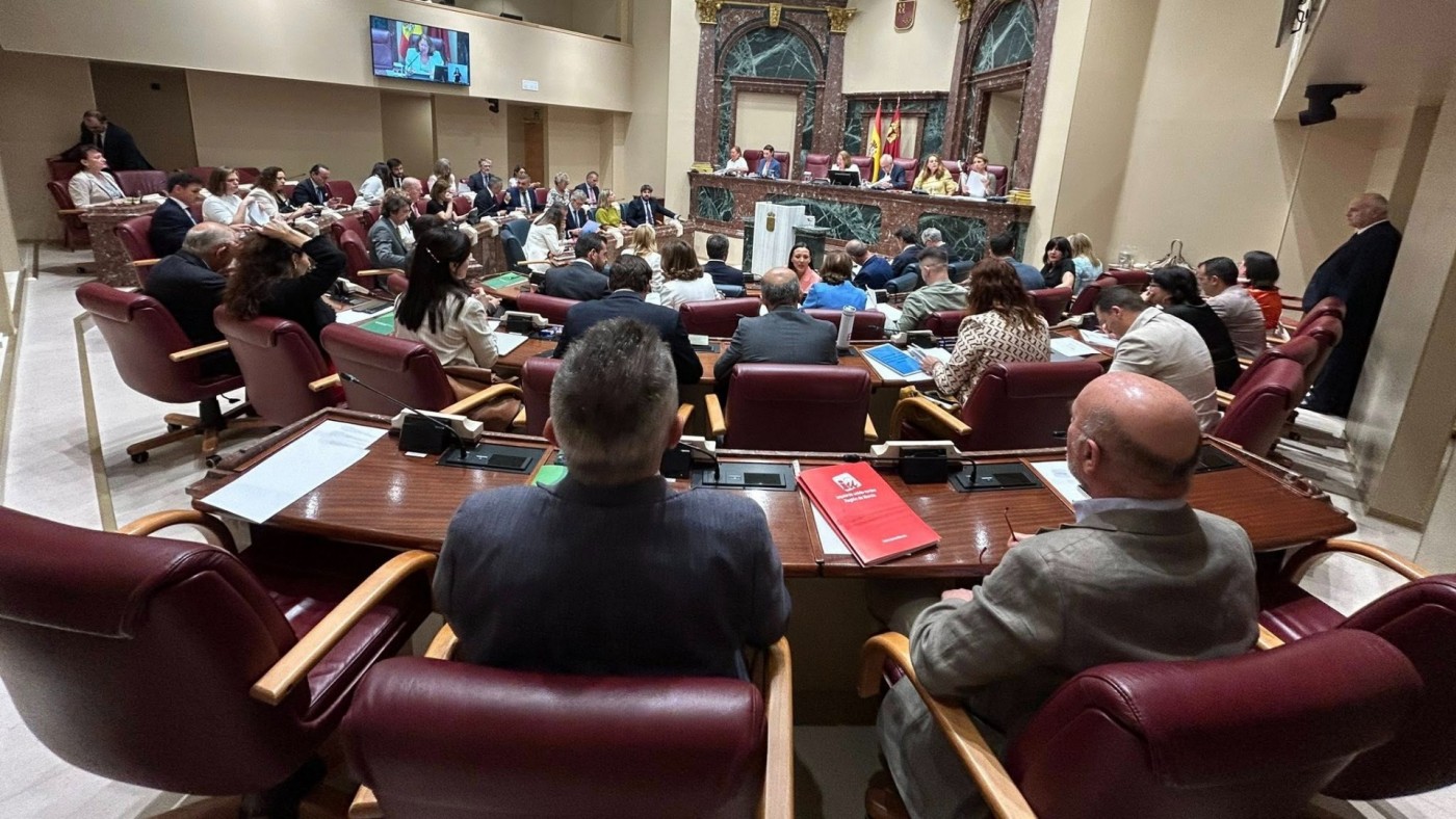 La Asamblea crea una comisión para investigar las supuestas mordidas del AVE