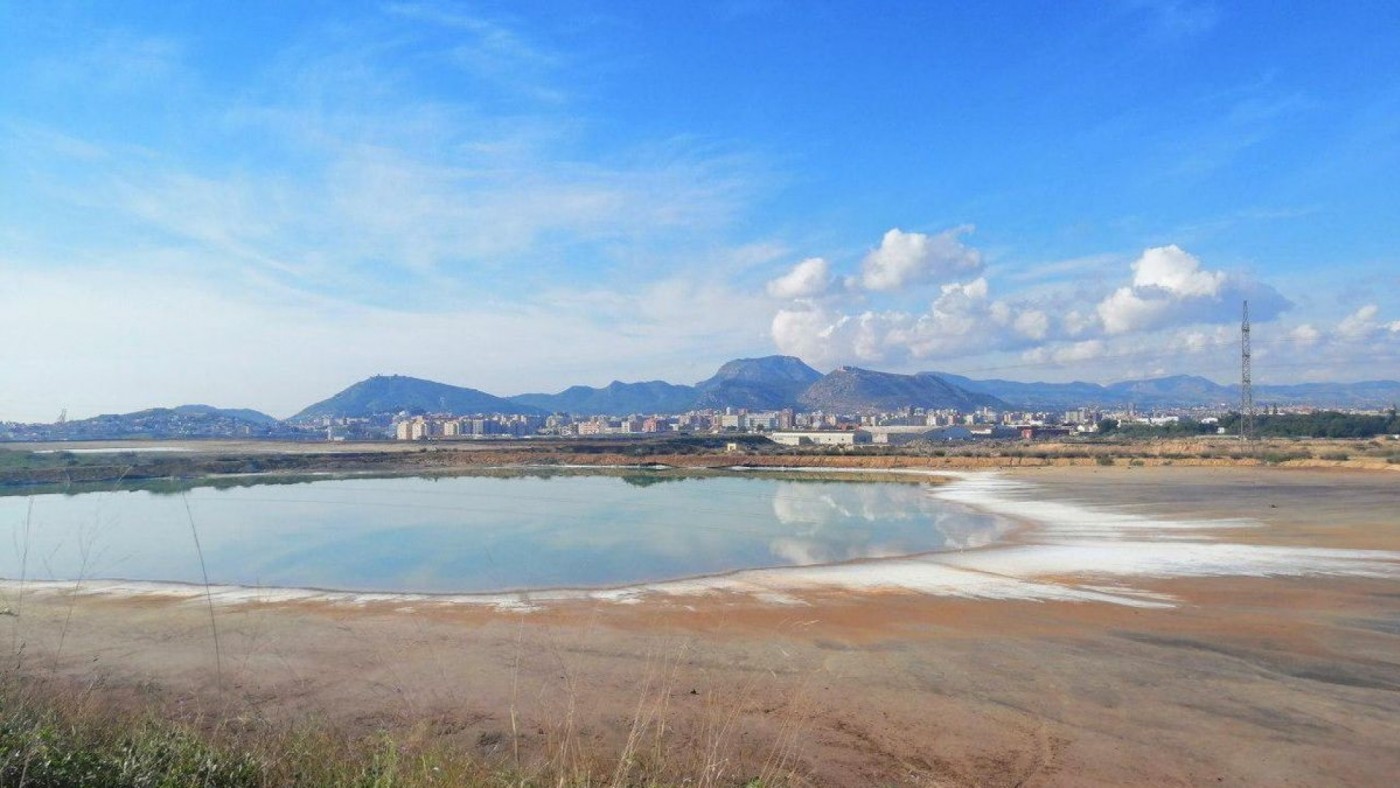 Cartagena Parque comienza a vaciar una de las balsas de Zinsa por orden de la Comunidad Autónoma