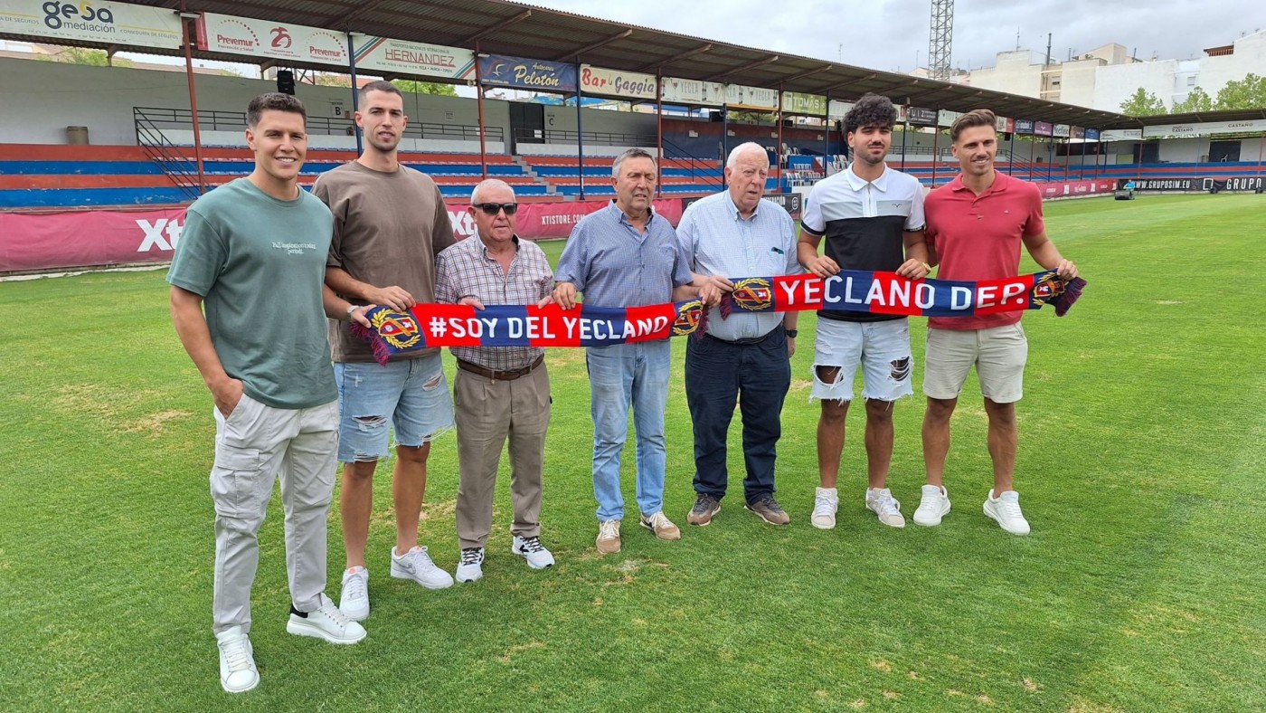 El Yeclano incorpora a Iván Martínez, Antonio Sánchez y Antonio Morros.