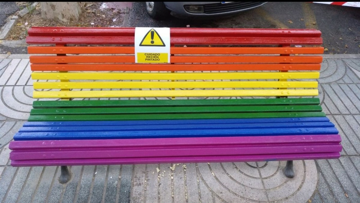 El PSOE critica la retirada de los bancos LGBTBIQ+ en Cartagena