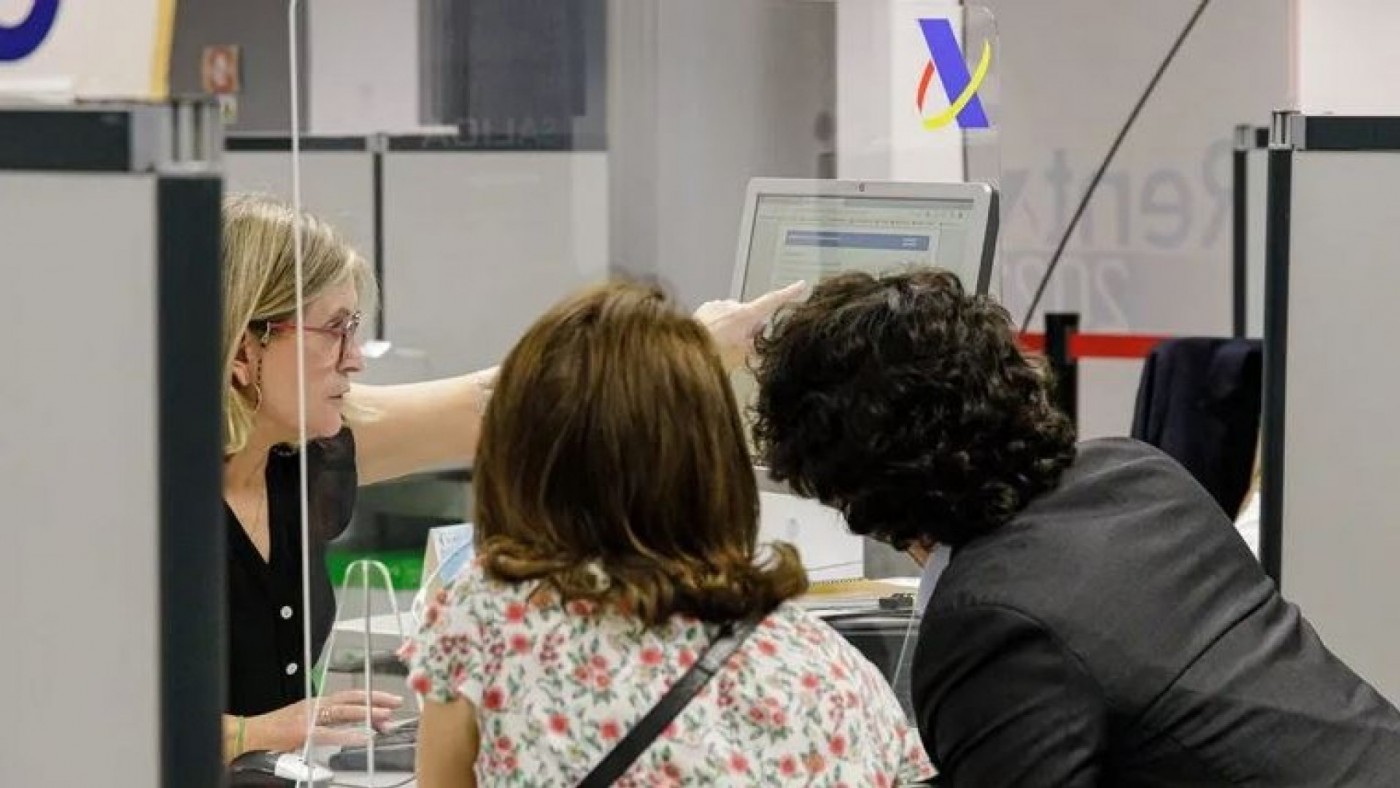  Miles de ciudadanos que siguen esperando su devolución de la declaración de la renta
