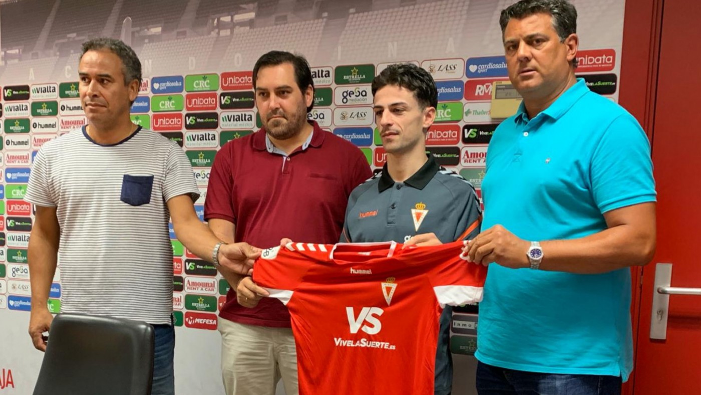 Josué Dorrio, en su presentación con el Real Murcia. Foto: Germán Abril
