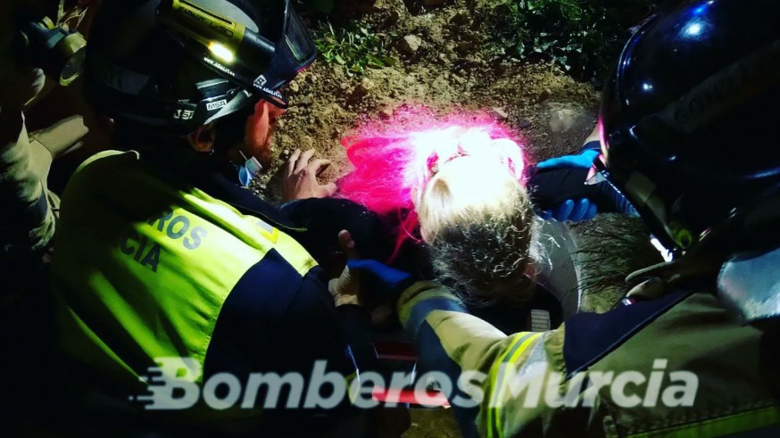 Rescatada por los bomberos una niña que había caído a un pozo en Torreagüera (Murcia)