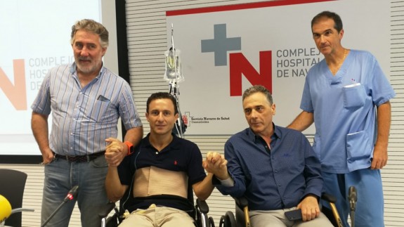 Rafaelillo (2º derecha) en el Hospital de Navarra