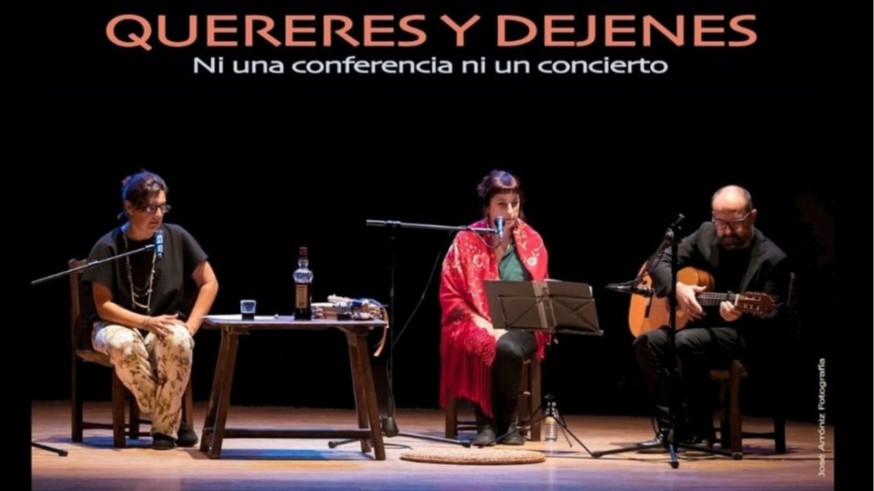 Clara Alarcón, junto a Carmen María Martínez y Juan José Robles, en una de sus actuaciones
