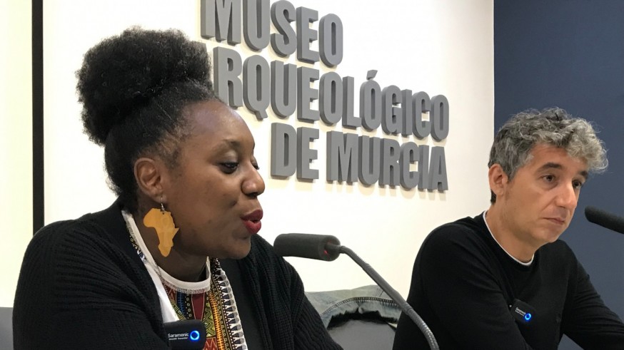 Desirée Bela-Lobedde, en Murcia: "Georgie Dann y la canción del Cola Cao han contribuido a un racismo feroz"