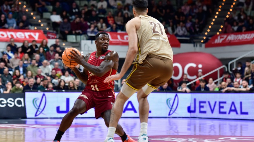 El Girona de Moncho abofetea el sueño del playoff del UCAM
