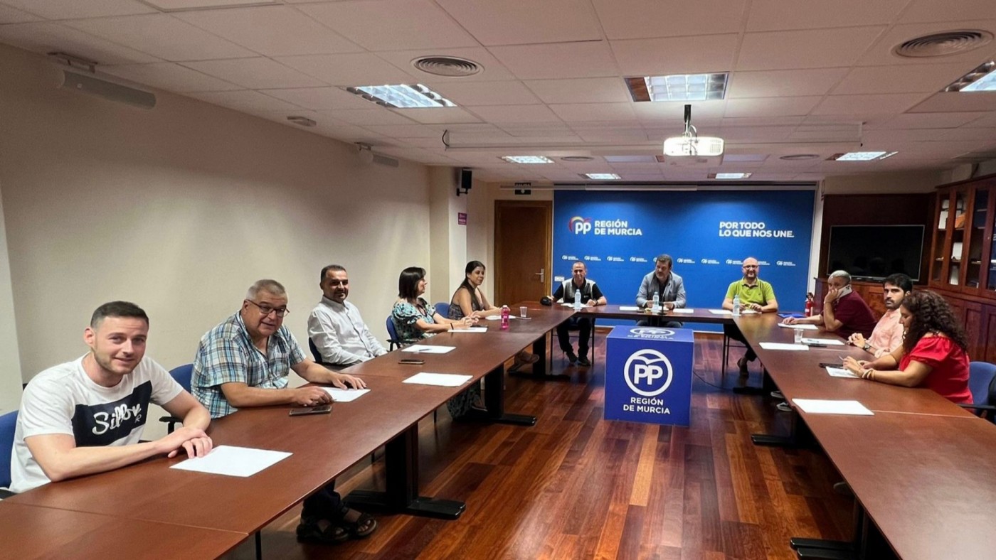 El PP fortaleza su maquinaria electoral en pedanías y diputaciones