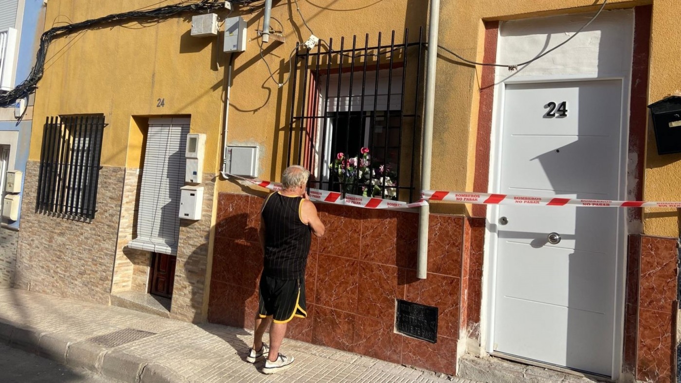 Dos heridos tras derrumbarse de madrugada una vivienda en el barrio de San Antón en Cartagena