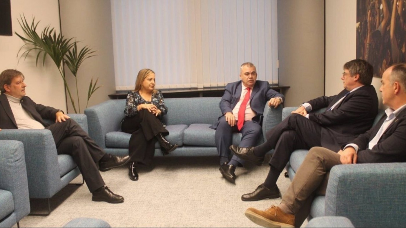 PSOE y Junts escogen al diplomático salvadoreño Francisco Galindo como verificador internacional de sus reuniones