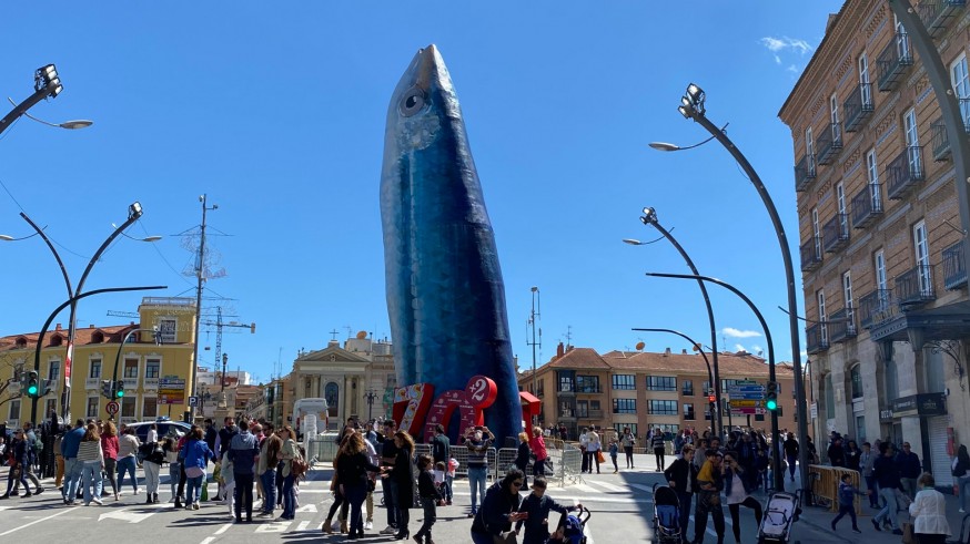 Los sardineros repartirán más de 3 millones de juguetes y 400 mil balones en el Entierro de la Sardina