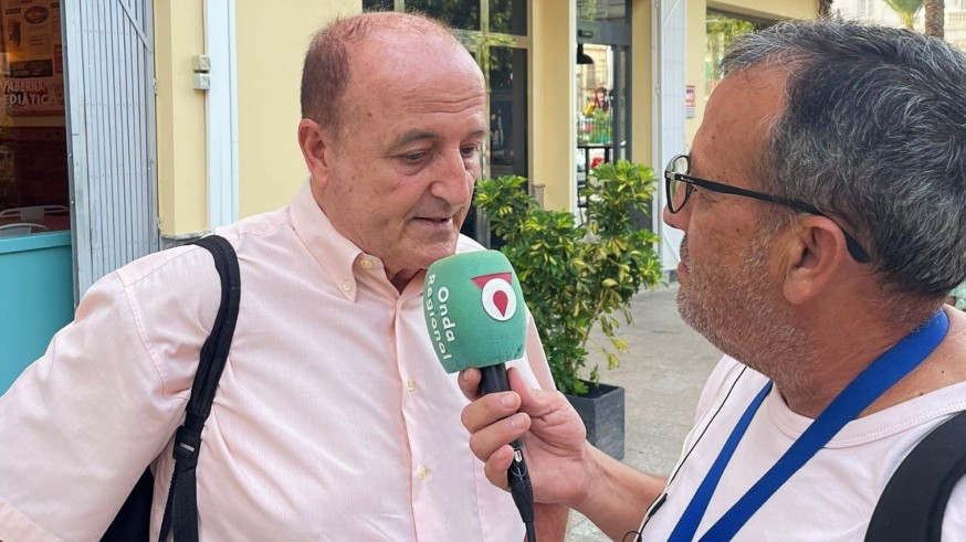 Con Jaime Zaragoza hablamos con el ex ministro de Industria Miguel Sebastián, que participa en Águilas en el ciclo 'Mirando al Mar'