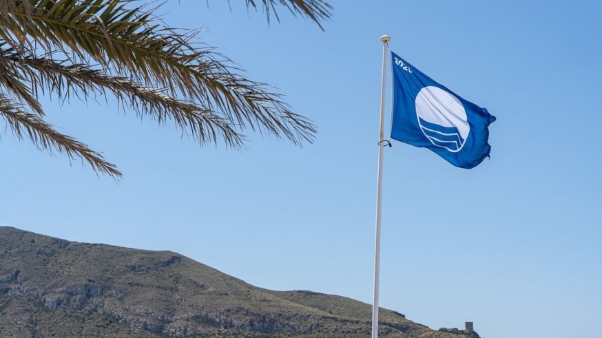 La Región de Murcia lucirá este verano 34 banderas azules en sus playas y puertos deportivos