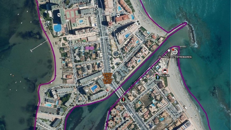 Muere un bañista en la playa de Entremares, en La Manga