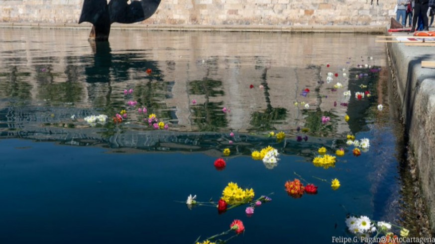 Concentración en Cartagena en homenaje a los migrantes fallecidos en el mar 