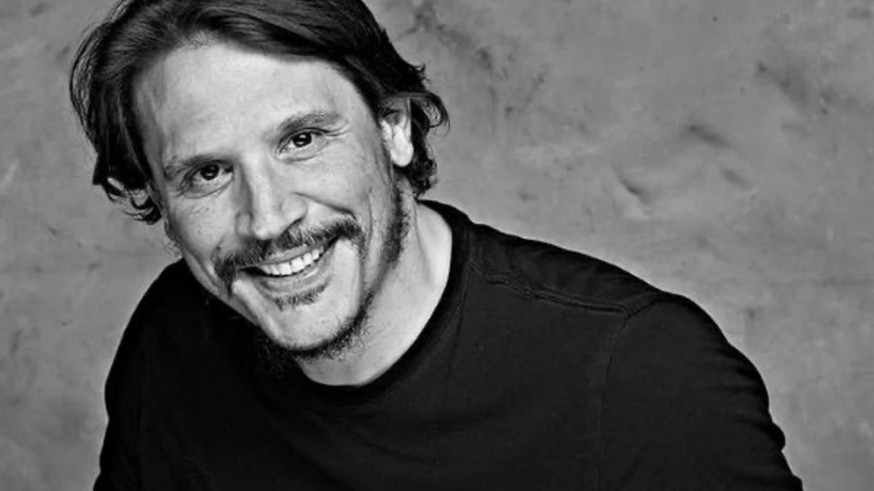 Sergio Peris-Mencheta recibe el premio del Festival de San Javier en una emotiva despedida de los escenarios
