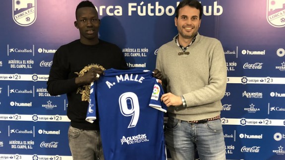 Aly Mallé presentado hoy en Lorca (foto: Lorca FC)